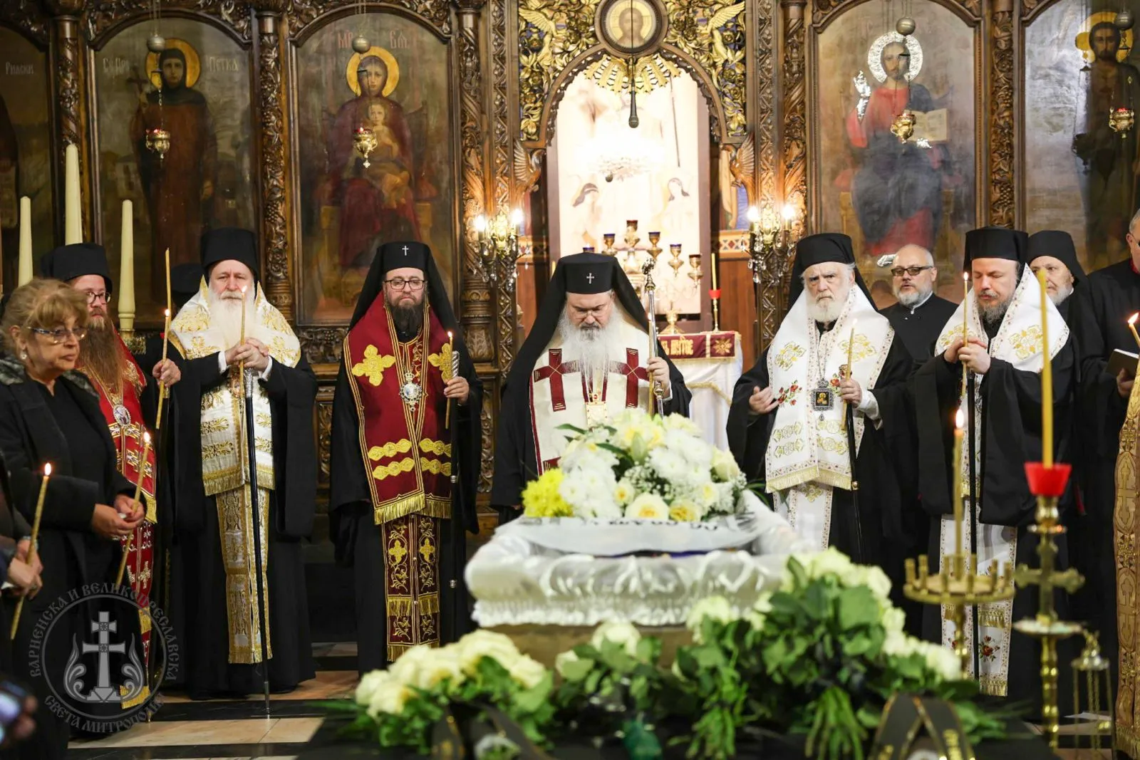 Митрополит Йоан отслужи Опело за новопреставлената Божия рабиня Надя Димитрова  - сестрата на Русенския митрополит Наум - 1.jpg